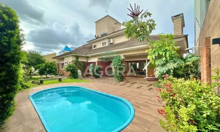 Sobrado 4 dormitórios com 1 suite , 360m² de area privativas, localizado no bairro Moinhos de Vento