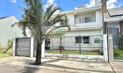 Casa de 4(quatro) dormitórios localizada no bairro Moinhos de Vento