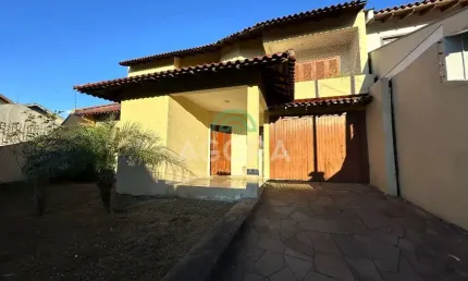 Sobrado com 4 (quatro) dormitórios, localizado no bairro Bela Vista.