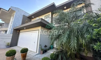 Belíssimo sobrado com 3 dormitórios sendo 1 suíte no bairro Mont'serrat em Canoas