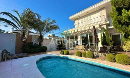 Sobrado luxuoso localizado no bairro Jardim do Lago