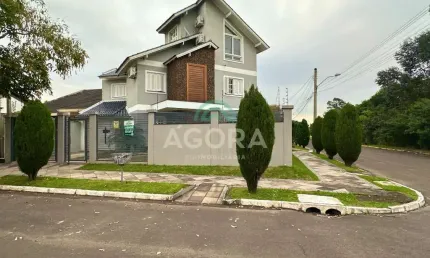 Belíssimo Sobrado com 3 (três) dormitórios mobiliado, localizado no bairro Bela Vista.