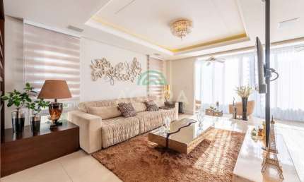Sobrado de 294m² com 3 (três) dormitórios, localizado no bairro Estância Velha.