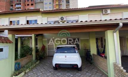 Sobrado em condomínio com 3(três) dormitórios e 3 (três) vagas de garagem