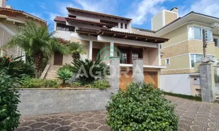 Sobrado de 3(três) dormitórios, sendo 1(um) suíte no bairro Cidade Nova