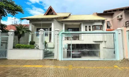 Casa térrea de 312,42 m² com 3 (três) dormitórios sendo 3 (três) suítes no bairro Bela Vista