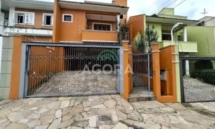 Sobrado com 3 (três) dormitórios,  localizado no bairro moinhos  de vento em canoas .