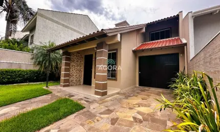 Sobrado de 190m² com 3 (três) dormitórios, localizado no bairro Moinhos de Vento.