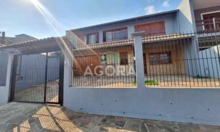Sobrado de 4(quatro) dormitórios, sendo 1(uma) suíte, localizada no bairro São José.