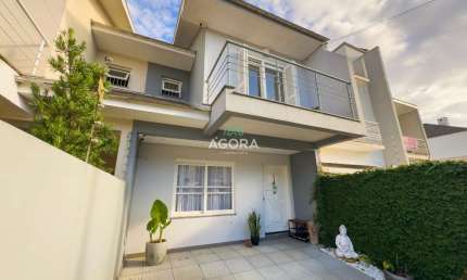 Sobrado de 136m² com 2 (dois) dormitórios, localizado no bairro Igara em Canoas.