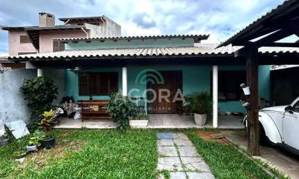 Casa térrea com 3 (três) dormitórios, localizada no bairro São José em Canoas.