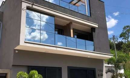 Casa: 3 quartos, 1 suíte, 1 sala, 5 banheiros, 4 vagas, 270m² Morro da Mina - Cons. Lafaiete-MG