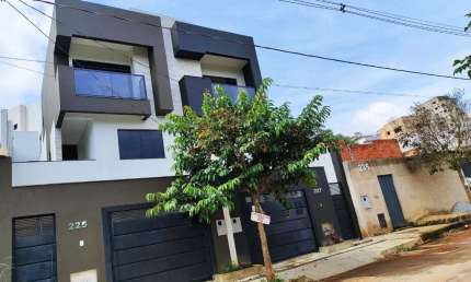 Casa à venda em Conselheiro Lafaiete-MG, São Lucas. 3 quartos, 1 suíte, 1 sala, 3 banheiros, 2 vagas, 125m².
