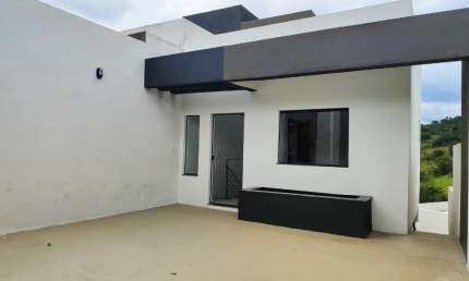 Casa à venda: 2 quartos, 1 suíte, 1 sala, 2 banheiros, 2 vagas, 88m²