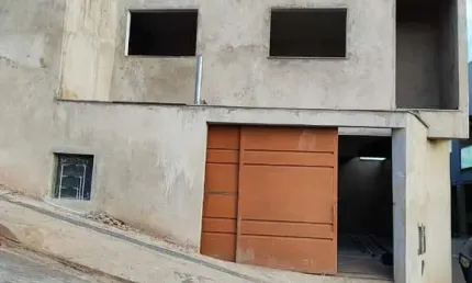 Casa à venda,  3 quartos, 1 suíte, 1 sala, 1 banheiro, 2 vagas de garagem  98m².