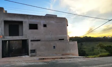 Casa à venda: 3 quartos, 1 suíte, 1 sala, 2 vagas, 119m² - Confira!
