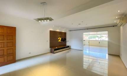 Casa em condominio com 3 suítes e 4 vagas no Jardim Londrina, São Paulo-SP - Imperdível!