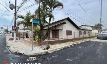 Terreno à venda no centro de balneário piçarras -próximo ao mar