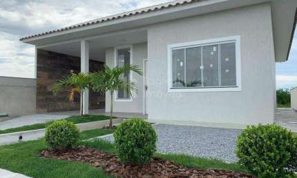 Jequitibá - Casa à venda no bairro Fazendinha em Araruama/RJ