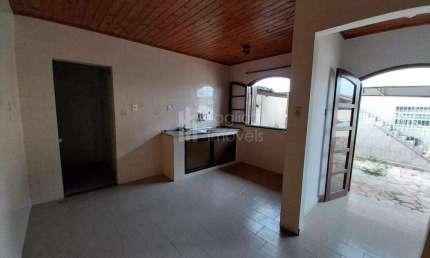 Casa à venda no bairro Praça da Bandeira em Araruama/RJ