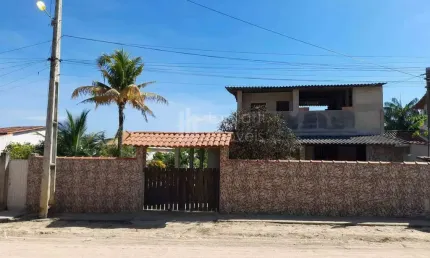 Casa à venda no bairro Praça da Bandeira em Araruama/RJ