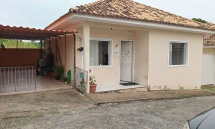 Casa dois quartos sendo uma suíte em  Condomínio  Outeiro.