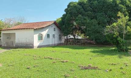 Terreno 1.350m2  com duas casas e piscina - Pontinha