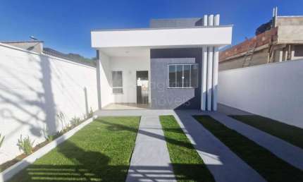Linda casa linear à poucos metros da lagoa de Araruama!
