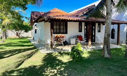 Casa à venda com 02 quartos em condomínio fechado em Praia Seca