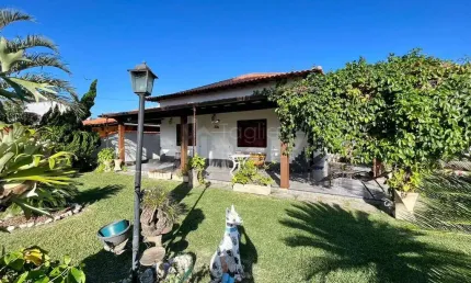 Ótima casa linear com piscina em condomínio fechado em Praia Seca