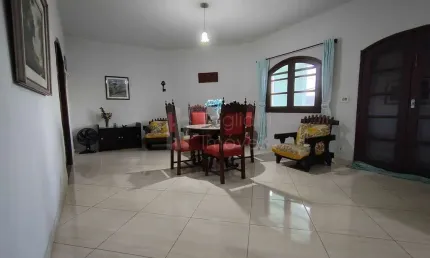 Casa com 7 quartos à venda em Parati, Araruama 