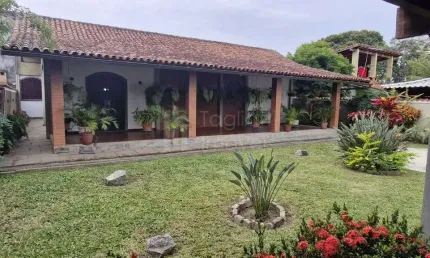 Excelente casa linear em estilo colonial no bairro coqueiral