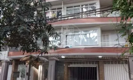 Apartamento 3 dormitórios, suíte, dependência empregada, wc auxiliar, living 2 ambientes, copa/cozinha, área de serviço c/tanque, prédio c/elevador, portaria 48 hs, 2ºandar de frente, 147,27 m2 privat