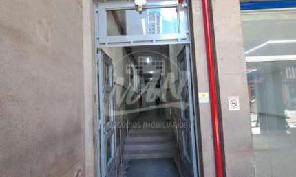 SALA COMERCIAL PRONTA PARA O USO PROFISSIONAL DE DIVERSAS ATUAÇÕES. ÓTIMA LOCALIZAÇÃO, PORTARIA, ELEVADOR E ZELADORIA. LIGUE PARA VISITA - 51.984102913