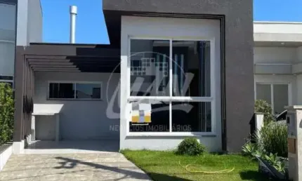 CASA EM FINO ACABAMENTO EM CONDOMINIO FECHADO, 02 DORMITÓRIOS, SUITE, SALA AMBIENTE INTEGRADO, PÁTIO, GARAGEM. CONDOMÍNIO C/SEGURANÇA, SALÃO DE FESTAS, ACADEMIA, PISCINA, QUADRA DE ESPORTE, PLAY GROUD