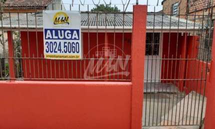 CASA DE 2 DORMITÓRIOS, SALA, SALA DE JANTAR, COZINHA AMPLA, BANHEIRO,  ÁREA DE SERVIÇOS. RUA CAMARGO CORRÉA 45 - CAMPO NOVO. CONTRATO DE LOCAÇÃO POR GARANTIA SEGURO FIANÇA. LIGUE - 51.984102913.
