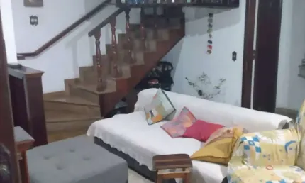 Sobrado à venda no bairro Vila Santa Rosa - Guarujá/SP