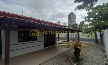 Casa 3 quartos com suíte aluga mensal em Itacolomi, Balneário Piçarras