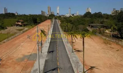 Oportunidade! Terreno à venda em Loteamento Jardim dos Sombreiros II no Santo Antônio com 360,14 metros de possibilidades, em Balneário Piçarras, Santa Catarina