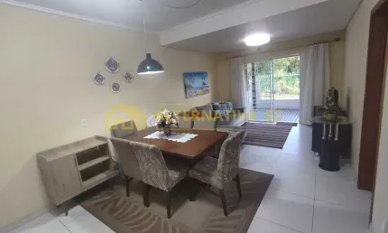 Excelente sobrado à venda com 02 suítes, à 250 metros da Praia, em Balneário Piçarras, Santa Catarina