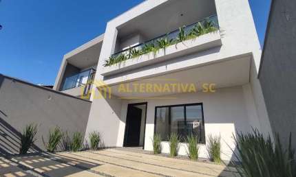 Lindo Sobrado com 3 quartos sendo 1 suíte em Itacolomi, Balneário Piçarras, Santa Catarina