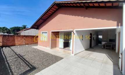 Casa para locação mensal com 4 quartos sendo 1 suíte em Itacolomi, Balneário Piçarras