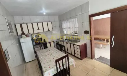 Casa para locação mensal com 4 quartos sendo 1 suíte em Itacolomi, Balneário Piçarras