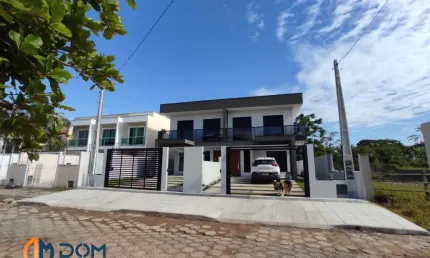 Sobrado com 150m² á aproximadamente 950 metros da praia de canasvieiras