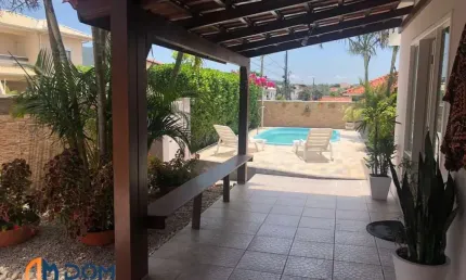 02 casas com 180m² com terreno de 440m² á aproximadamente 1,4 km da praia dos ingleses