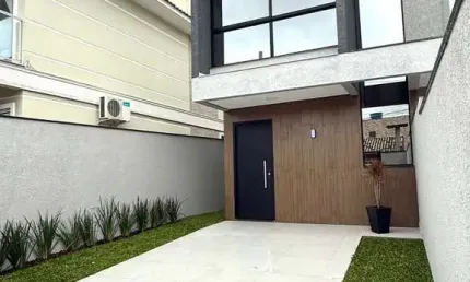 Sobrado à venda no bairro Ingleses do Rio Vermelho - Florianópolis/SC