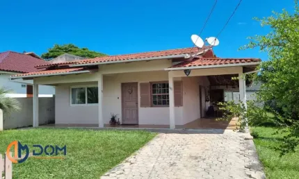 Casa com 161m² á aproximadamente 500 metros da Praia dos Ingleses.