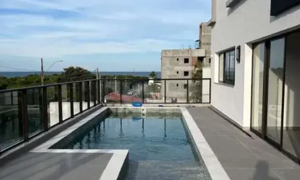Apartamento com vista mar e escritura publica aproximadamente 250 metros do mar, na praia do Santinho, Florianópolis/SC.