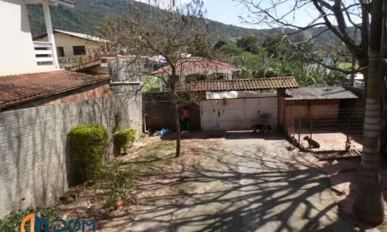 Terreno com 697m² á aproximadamente 3 km da Praia dos Ingleses