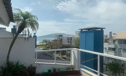 Excelente Cobertura Duplex com 193m² de área privativa, aproximadamente 50 metros da Praia dos Ingleses, Florianópolis/SC.